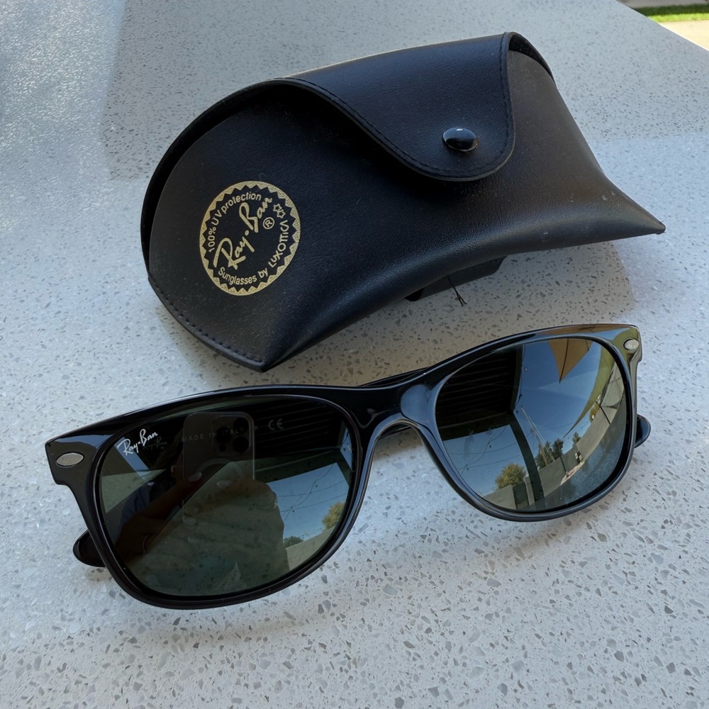Women’s Ray-Ban Black Sunglasses with Case